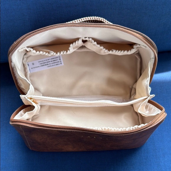 Brown Minimalist Leather Toiletry Bag - Picture 2 of 3